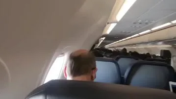 Blowjob dans un avion public vidéo porno