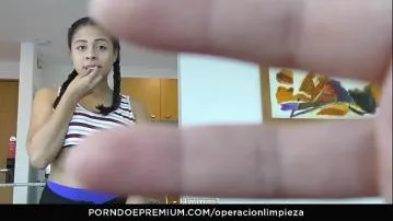 Opération limpizza femme de chambre colombienne séduite et baisée vidéo porno