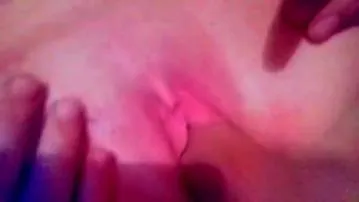 Étirement de la chatte dune adolescente par derrière vidéo porno
