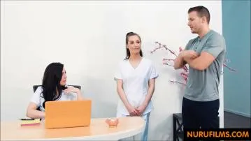 Un mec se fait masser les 4 mains video porno