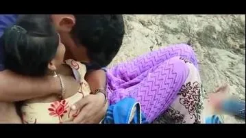 Desi girl romance in outdoor video porn